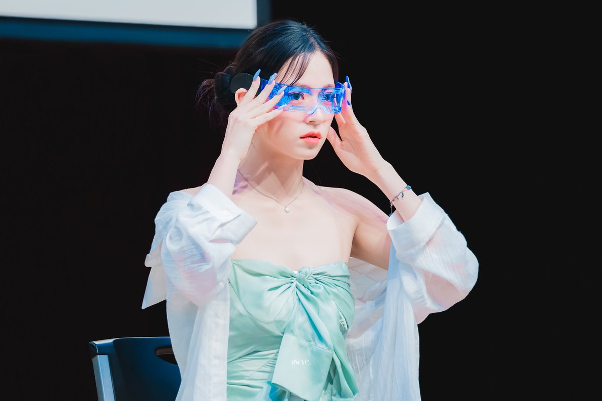 sw_chaeyoung's tweet photo. 220708 HQ

#프로미스나인  #이채영
#fromis_9 https://t.co/QwE2LIo8mY