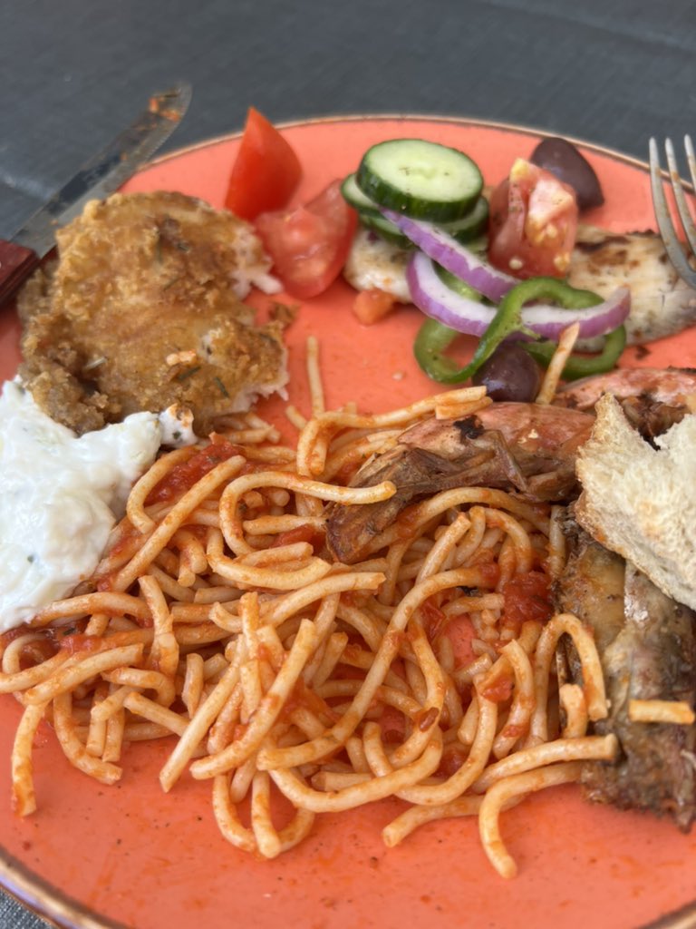 LRNROSE's tweet photo. ok im in greece and they had us eating FISH (of all kinds) and SPAGHETTI. u can draw your own narratives!!! https://t.co/2LZ9VL4r0j