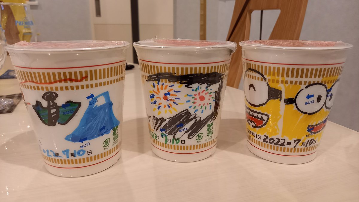58ken's tweet photo. カップヌードルミュージアム行ってきたよ。カップのデザインをオリジナルで描くのはなかなかムズカシイ(｡ﾉω＼｡) https://t.co/vklouYrZdF