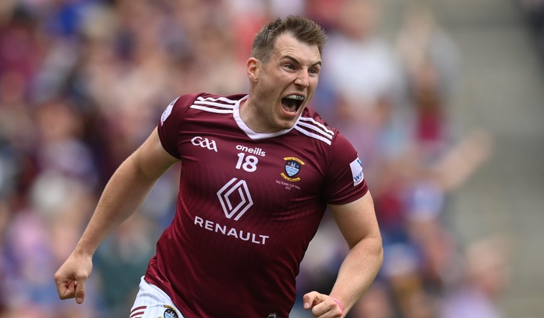 Our Tailteann Cup Final hero Kieran 'The Bear' Martin showed great character to play just days after the death of his friend and Maryland clubmate Eoin Farrell.
Martin was pictured yesterday with former county chairman Tom Farrell.
#iarmhiabu
#westmeathgaa
#maroonandwhitearmy