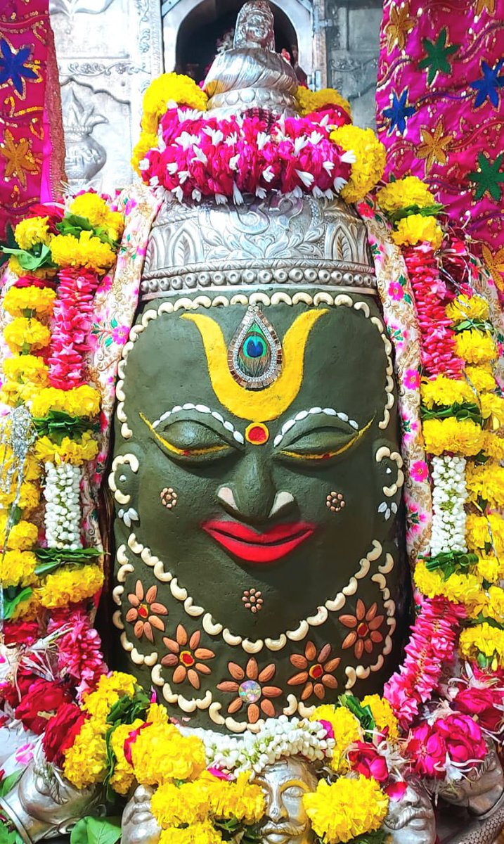 12Jyotirling's tweet photo. श्री महाकालेश्वर ज्योतिर्लिंग का आज का संध्या आरती श्रृंगार दर्शन 10.07.2022 https://t.co/KCMLSDEnxh
