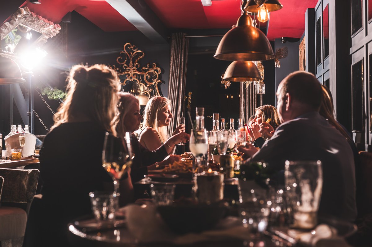 𝗛𝗘𝗬 𝗕𝗨𝗥𝗕𝗦 𝗙𝗔𝗠 are you going to the races this weekend? We have some tables available still so if you ain't booked in yet let's get you sorted here: bit.ly/BookTheBurbs