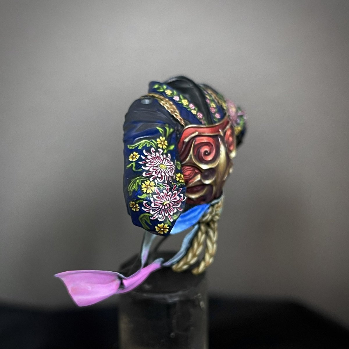 Adrien_Leloup's tweet photo. Last pics before assembly: some parts of these designs will be hidden by the shoulder pads (sode) 😅
#ArtistOnTwitter #art #design #freehands #floralart #kimono #paintingminiatures #miniatures #creation #drawing #Samurai #patternflower #painting https://t.co/kDNb2iZnmt
