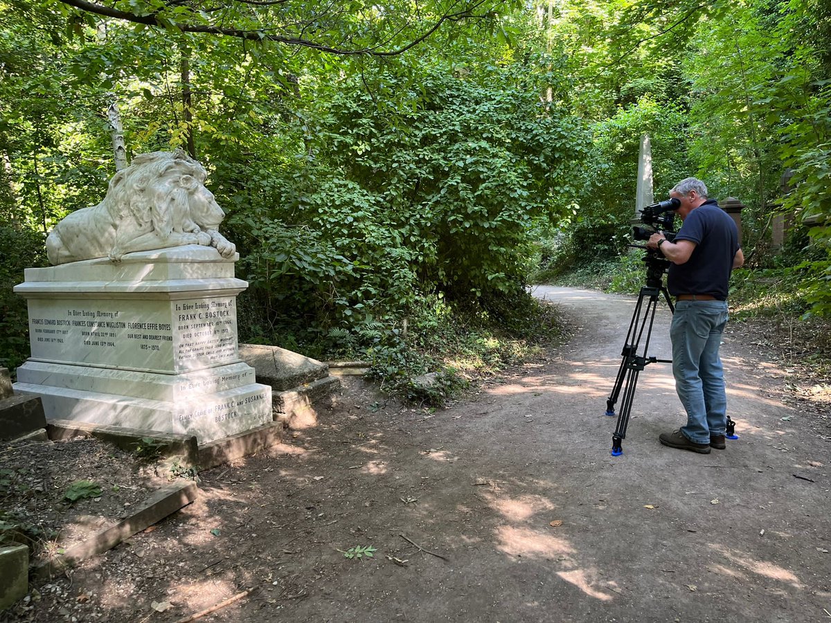 AbneyParkN16's tweet photo. We were very excited to welcome the lovely people from @BBC_ARoadshow to Abney yesterday. The Park was a welcome shady retreat on the hottest day of the year. 

You’ll be able to see us in on screen in the Autumn! https://t.co/ZFbWsP3JL4
