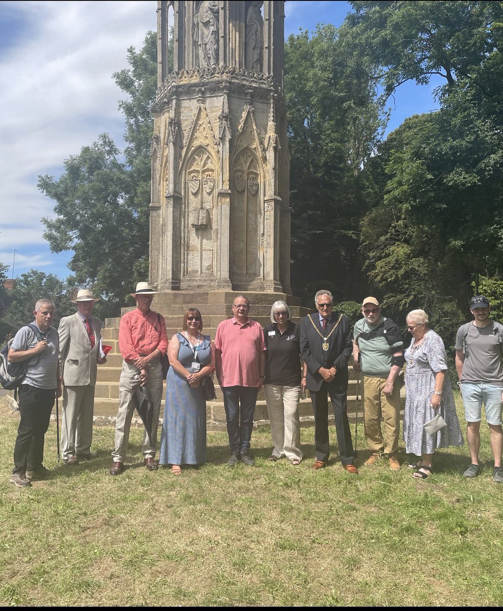 EmmaRobertsNN's tweet photo. Beautiful day for the laying of the wreath to commemorate the Battle of Northampton 10th July 1460. Thank you to the Battlefields Society for organising #battleofnorthampton #queeneleanorcross https://t.co/qECNdBPYWS