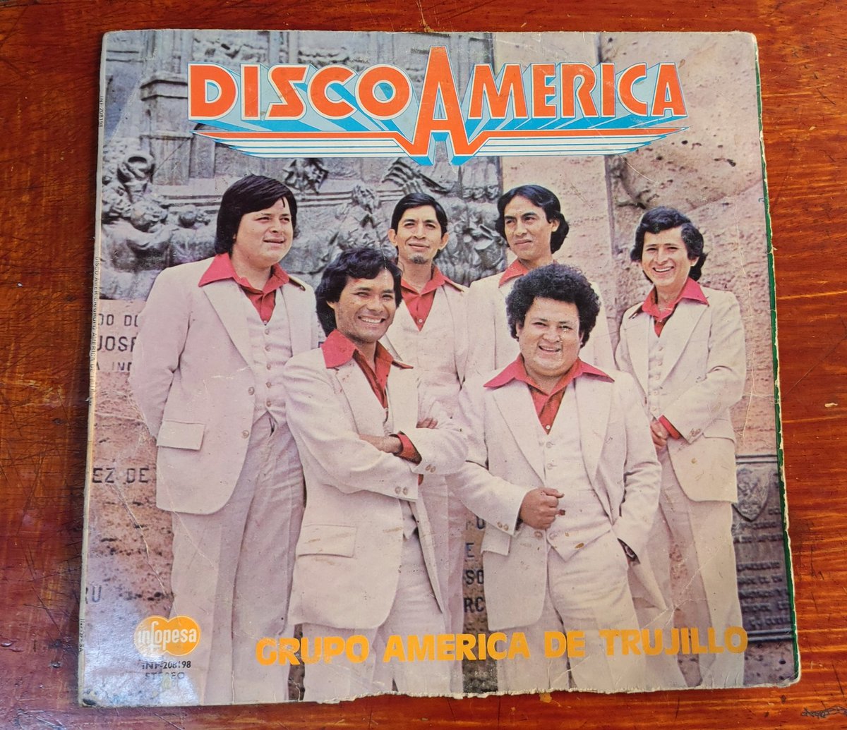 archivolibertno's tweet image. En el lado B:
Es mágico (Daniel Sánchez)
La cigarra (R. Del Turco)
Nunca llueve al sur de California (Hammond/Hazlewood)
Ojalá bailes conmigo (A. Contreras)
Pensamientos (Guillermo Santisteban)

#balada #Musica #discovinilo