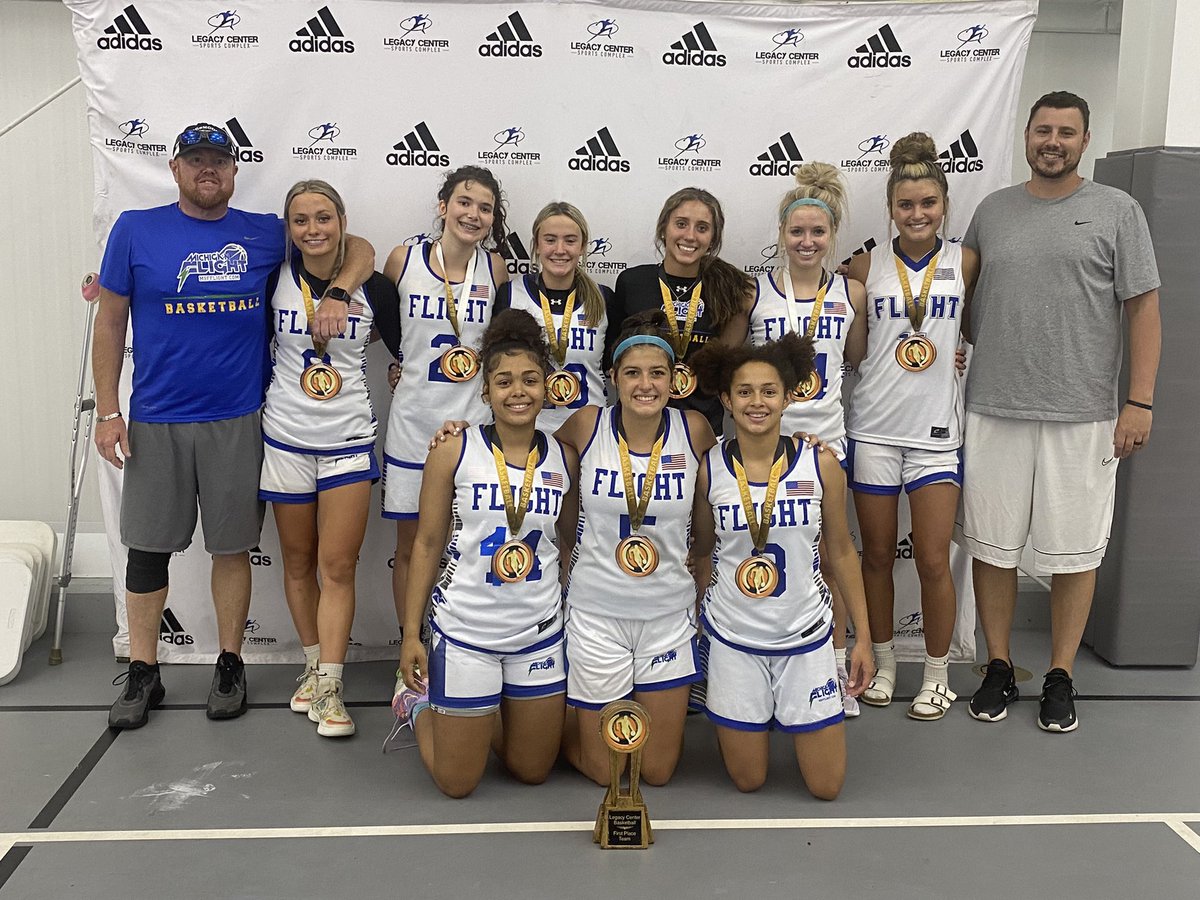 LegacyMI_Bball's tweet photo. Varsity girls Champs -Flight 
#basketball #legacyhoops #exposurebballqq https://t.co/oGzDxvnOvk