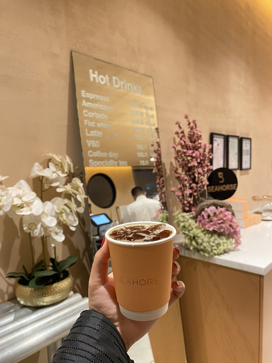 RammRiyadh's tweet photo. سيهورس 🧡

أجواء العيد جميلة، مكان أنيق بجلسات داخلية، يقدم قهوة لذيذة 😍

•سناب | https://t.co/gDJS4oeVRC

المروج📍
https://t.co/SQWoAgMtrH https://t.co/mKMcNBNUt0