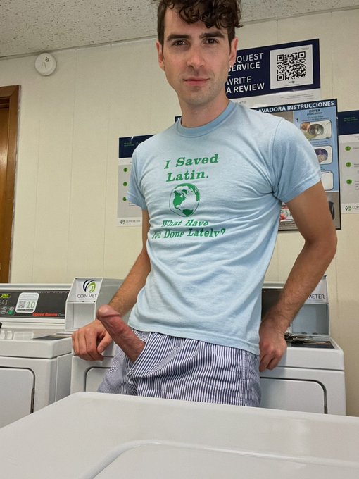 Anyone else get turned on in their building&rsquo;s laundry room? https://t.co/3EOzdE5663