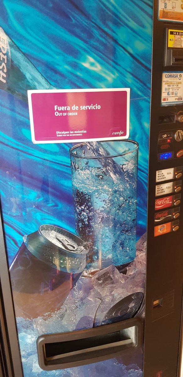 LoloViejo's tweet photo. 🔴 Decenas de viajeros del tren extremeño Badajoz - Madrid están ahora mismo parados en Oropesa. Han dado a la palanca de emergencia. Llevan todo el trayecto sin agua ni aire acondicionado. Son más de 500 km. A más de 35 grados. Esto también es el tren, no solo lo que se inaugura https://t.co/4vddPdZ0jO