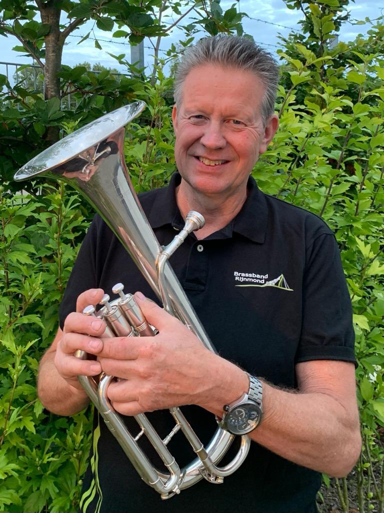 Dik van Doorn back in the band!

brassbandrijnmond.nl/index.php/en/n…