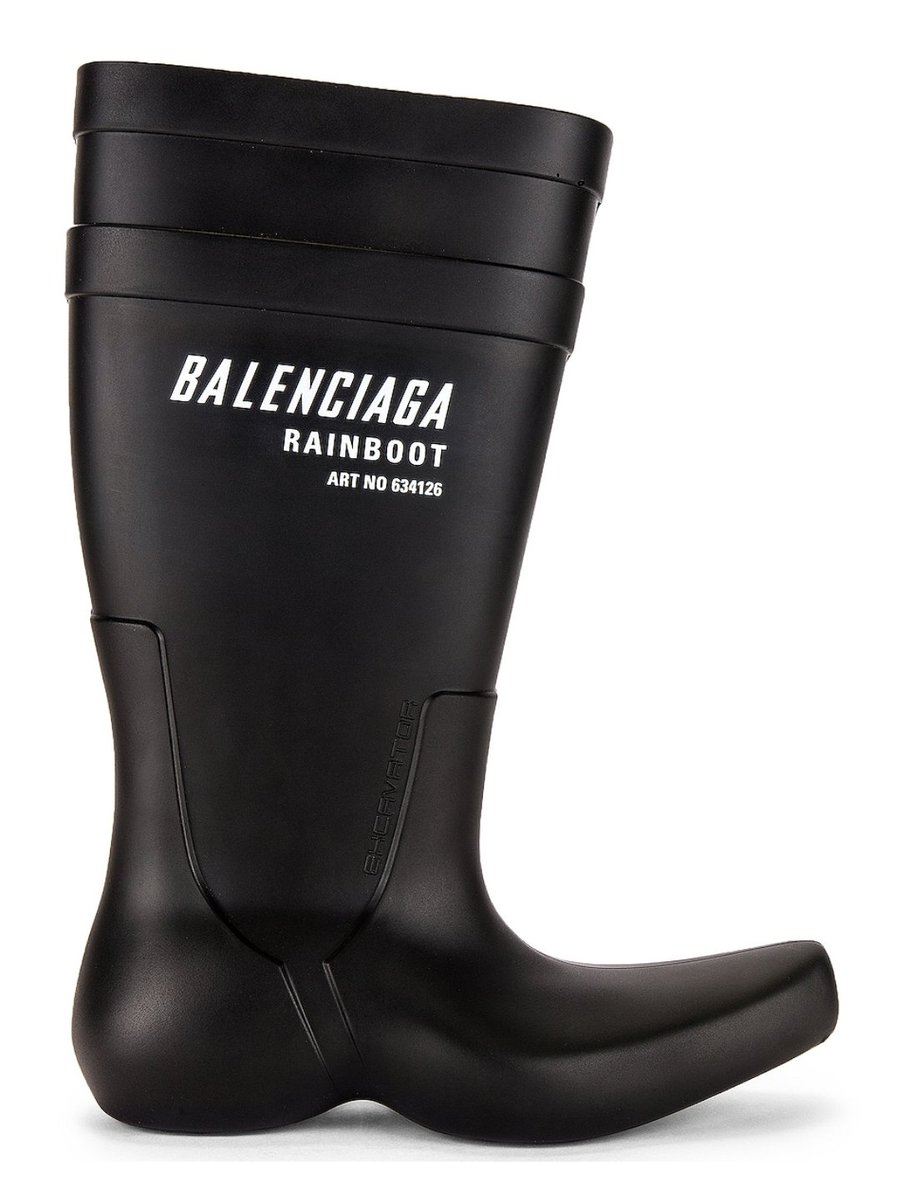 SuperB10101's tweet photo. @ibbhabercomtr Çizmeler balenciaga olmasın sonuç olarak bir tek bu çizme kapalı salonda giyilir 😂 https://t.co/yFFtoWpAmH