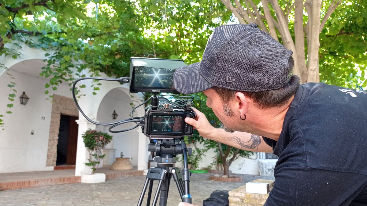 Filmeduca_cine's tweet photo. Preparando el rodaje con nuestras grandes actrices! Un proyecto de cine en el #iesguadalpeña de Arcos de la Frontera. Este año vamos por el largometraje! @auladcine @RosalesLM1 @CulturaAND @IAPHpatrimonio @EducaAnd @ArcosCiudad https://t.co/N15d05V0Yb