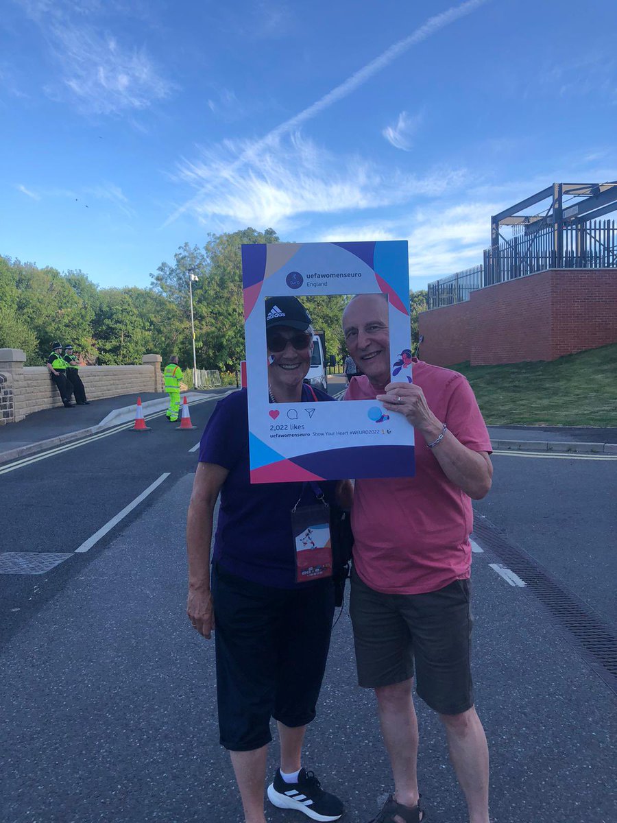 #WEUROS2022 My new best friend! Thank you to all the volunteers 👏🏻 Come on France! 🇫🇷 - or Italy! 🇮🇹