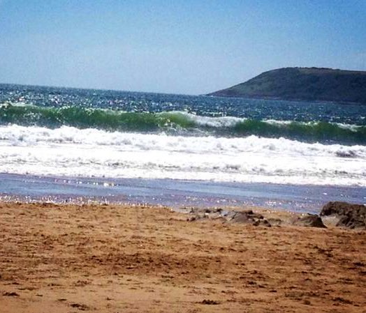 Sue_Charles's tweet image. ☀️ Gower looks glorious in this weather! Hope you’re enjoying the sunshine. Had a fun time paddle-boarding with @DerekTheWeather down at Oxwich. 🏄🏻‍♂️