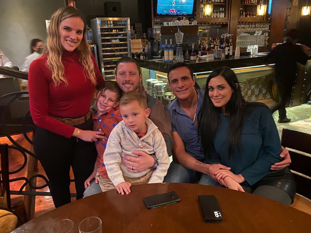 PrideOfMexico's tweet photo. Quiero desearle un feliz cumpleaños a mi compadre, @LUCHAGOR . Hermano, Dios te continué dando salud y sabiduría para que puedas continuar disfrutando de la vida. Muchas bendiciones para ti en tu día y siempre. ¡Feliz cumpleaños! https://t.co/Vw7OB7qajD