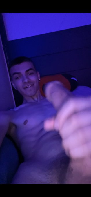 I love watching myself stroke? https://t.co/zLN6UCpqx0