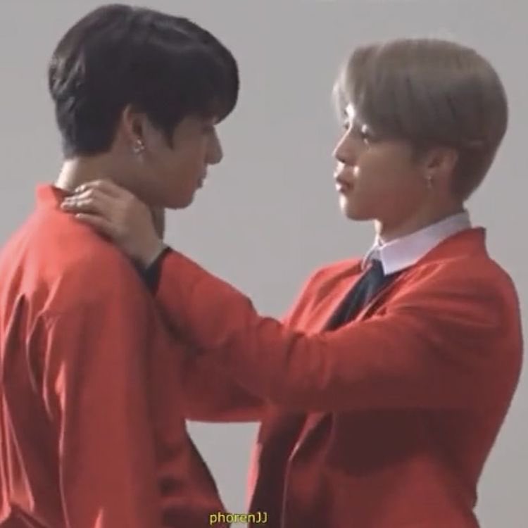 Jungkook los ojos de Jimin están más arriba 🥹