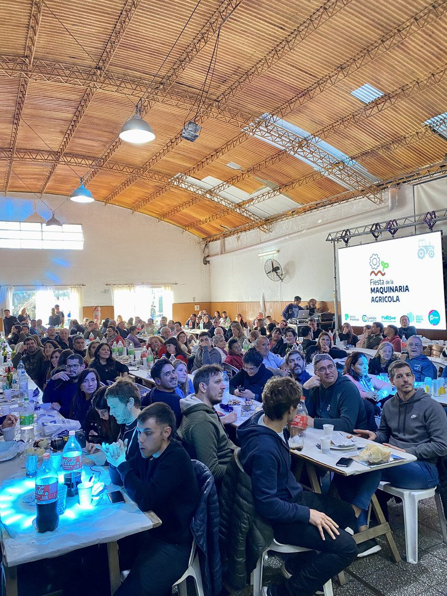 carolinaasivori's tweet photo. Que hermosa sensación la de ver a mi pueblo de fiesta ♥️
VOLVIÓ LA FIESTA DE LA MAQUINARÍA AGRÍCOLA 🚜 🌻 🌾 y fue un fieston. 
Gracias a todos los que lo hicieron posible, 💪🏼
#TresSargentos #Identidad #Raíces https://t.co/4dAccksQBe