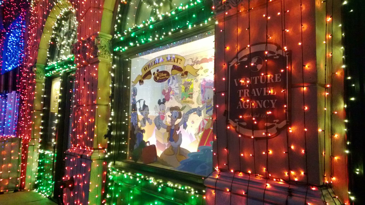 disneypicaday's tweet photo. I usually pick a new set of pictures when something Christmas goes through my randomizer code, but when the #SpectacleOfDancingLights came up this time in my feed... I just left it in... https://t.co/YXgviLwtuW