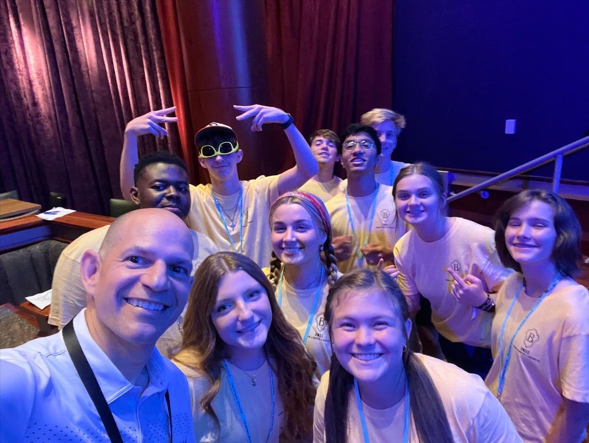HearTedTalk's tweet photo. What a great day with the National Beta Club students at Universal Studios in Orlando this morning.   Extremely impressive group of leaders!  #KeysToLeadership #IFeelGreat  #Teddy https://t.co/pmFHe7KcsR