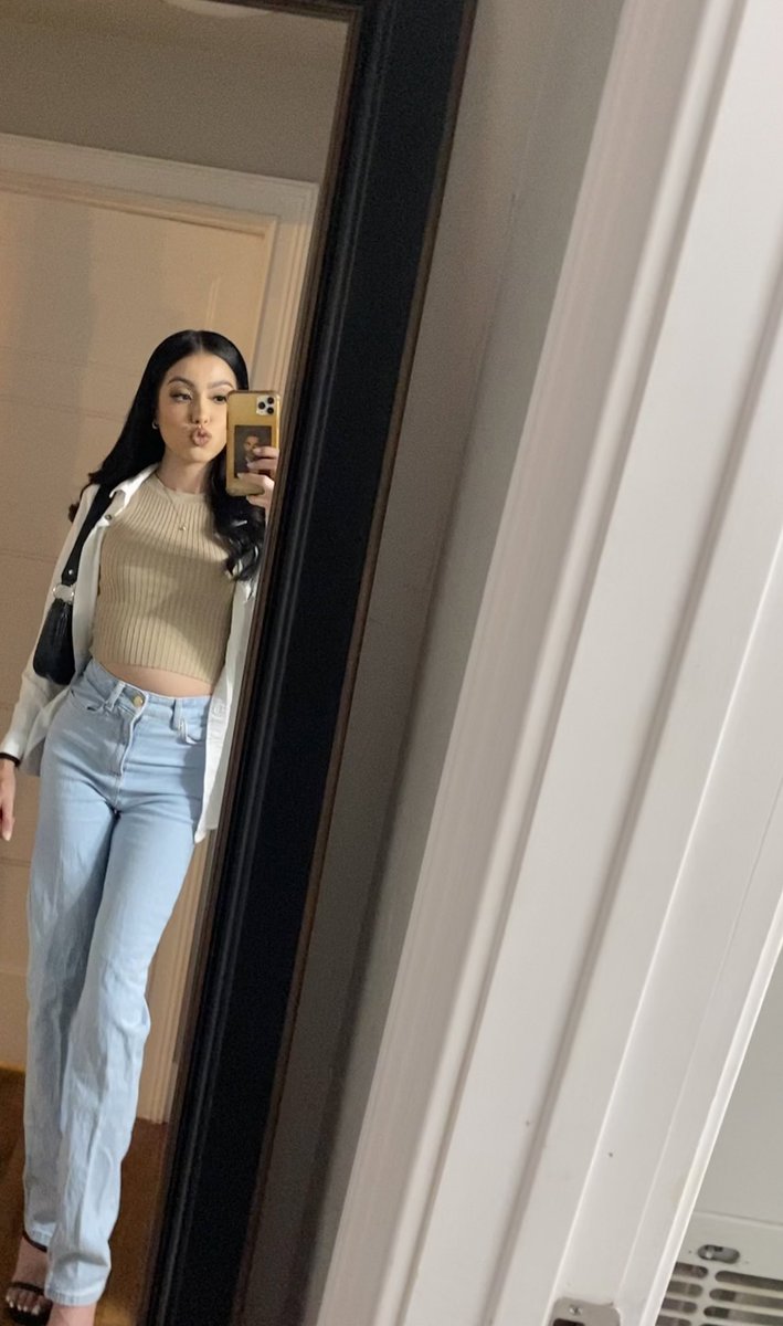 jackiesvibes's tweet photo. My way https://t.co/PnXlyYztmw