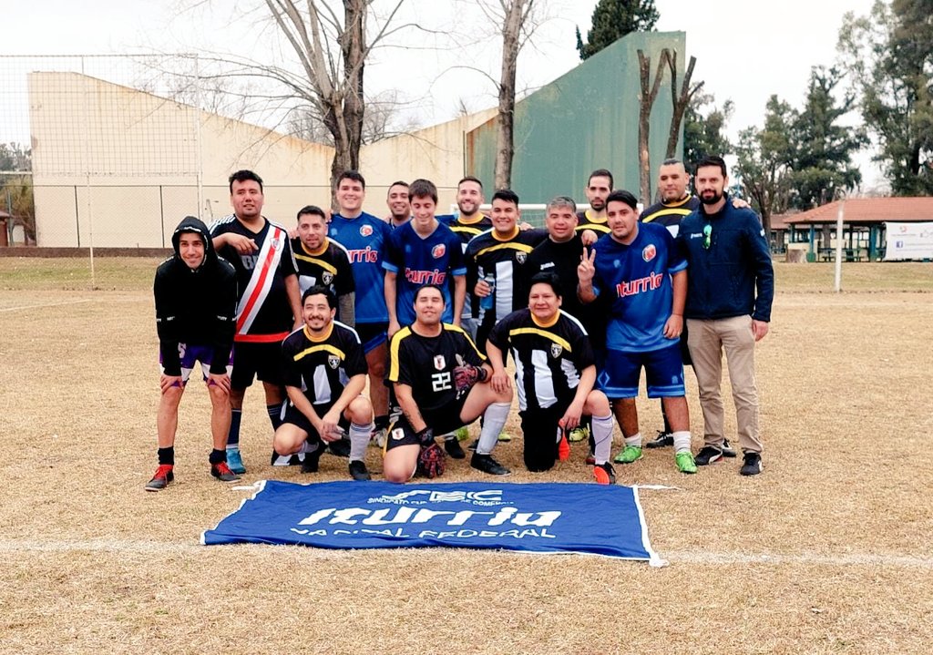 mtorales69's tweet photo. Nueva jornada de campeonato en ezeiza 😀👍✌
#Iturria #compañeros 
#unidad
#Comercio 
#soyazul https://t.co/riKQNz85LK