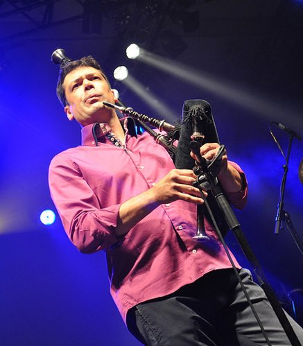 Nos despedidos con un gran músico <a href="/hevia100/">José Ángel Hevia</a> con un concierto HEVIA-3D que promete  ser muy especial. Poniendo el broche final a nuestro #festival del verano en #elespinar DENTRO MÚSICA.
¡Os esperamos!
🎟entradaselespinar.es