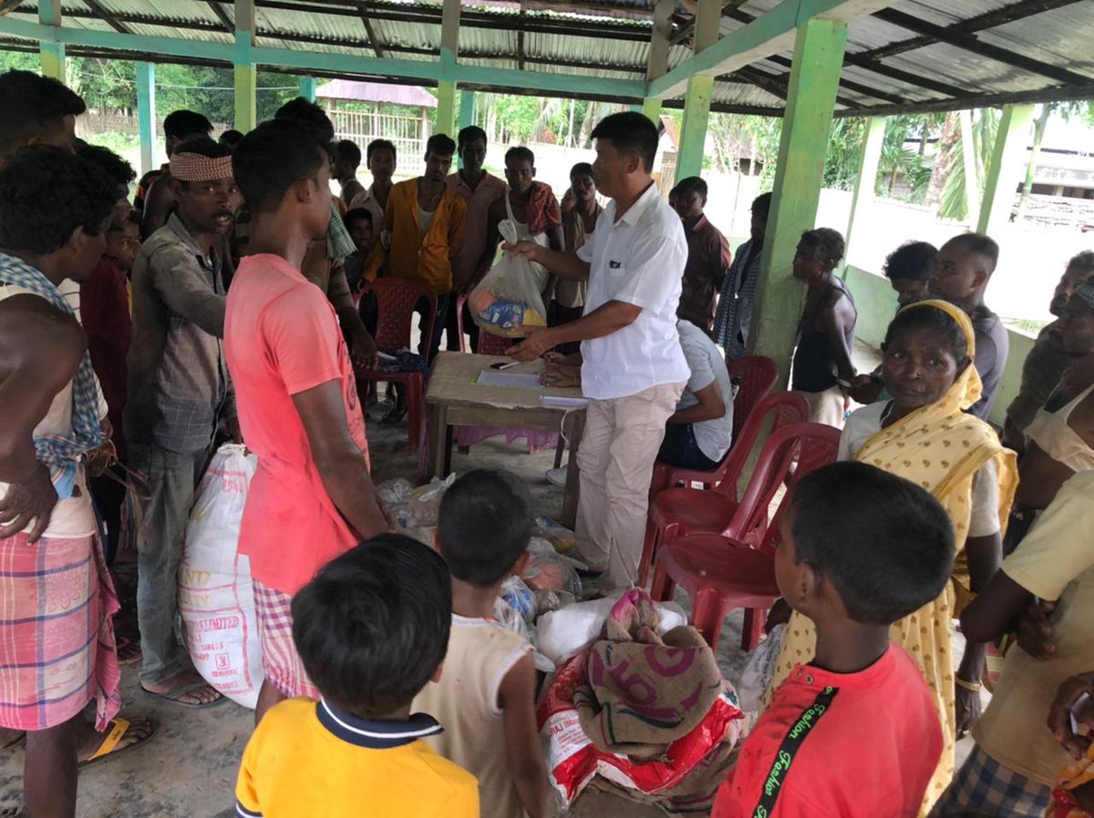 neadsjorhat's tweet photo. Flood relief operations of #NEADS &amp; #BarakDairy are underway today in reaching out the hardest-hit communities at Lakhipur block of Cachar, Barak Valley with support from @indiadonatesID 
#HumanitarianRespone 
#assamfloods2022 
#barakvalleyunderwater https://t.co/j5opQegQ8N