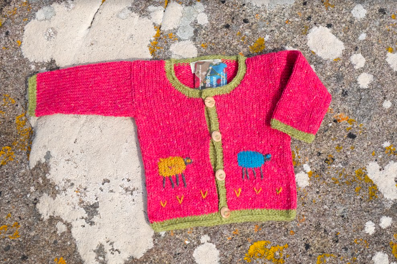 JDillonKnitwear's tweet photo. Wool is a renewable fibre grown by sheep every year with little more than green grass and fresh sunshine. No pollutants are created by the growing of wool. 
#renewables #wool #sustainability #plasticfree #juliedillonknitwear https://t.co/wQ1sNBSwBI
