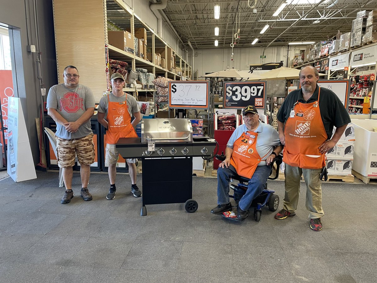 @yojharisA @brian_elchert @MeganTorresD104 @RclarkMaximus01 @PenneQuincy #GivingBack Taking care of our Veterans for Wadsworth VFW Post 1089 donating a grill for their annual fundraiser! Thank you Commander Mike Ellis and 2 of our Veterans Rich and Ethan for your service!