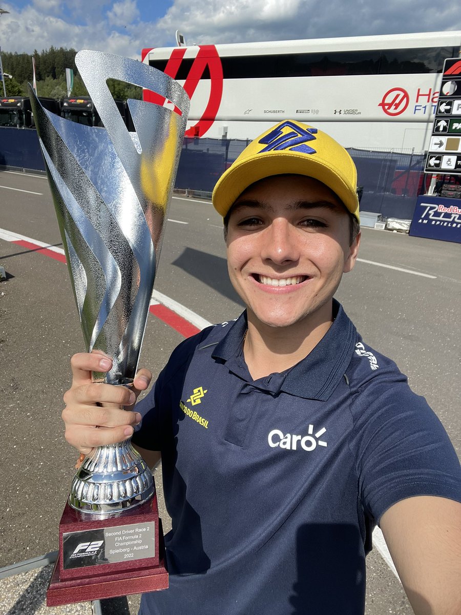 Hoje o anjo Enzo Fittipaldi desceu na Terra de novo e fez milagre com a Charouz!

P4 na pista, que devido às punições virou um incrível P2 e mais um 🏆 pro tubarãozinho na temporada!!

O tutuba tá VOANDO!!