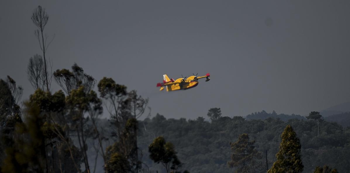 todos_portugal's tweet photo. 🔥| Le Portugal vient d’actionner le mécanisme européen d’aide aux incendies ! 

L’Espagne réagis très rapidement en envoyant directement deux avions en appuie à nos pompiers 🙏🏼🇵🇹 https://t.co/crJJ7uTP3y