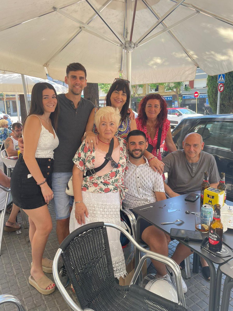 daaviidd97's tweet photo. Muchas gracias a todos los estuvisteis ayer en la celebración de mi cumpleaños, os quiero mucho, por más cumpleaños así. https://t.co/lvR6JxAekv