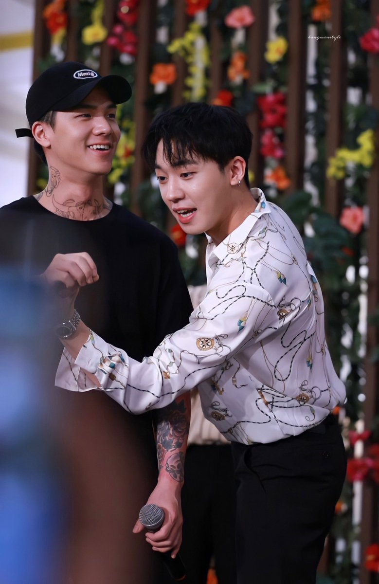 bangminstyle's tweet photo. 늦어서 미안해요😭💦

12주년 축하합니다💜
오래오래 우리 엔젤들과 함께해요👼🏻

#틴탑_함께맞는_열두번째여름
#Happy12thDearTEENTOP https://t.co/rTZzqRV9UF