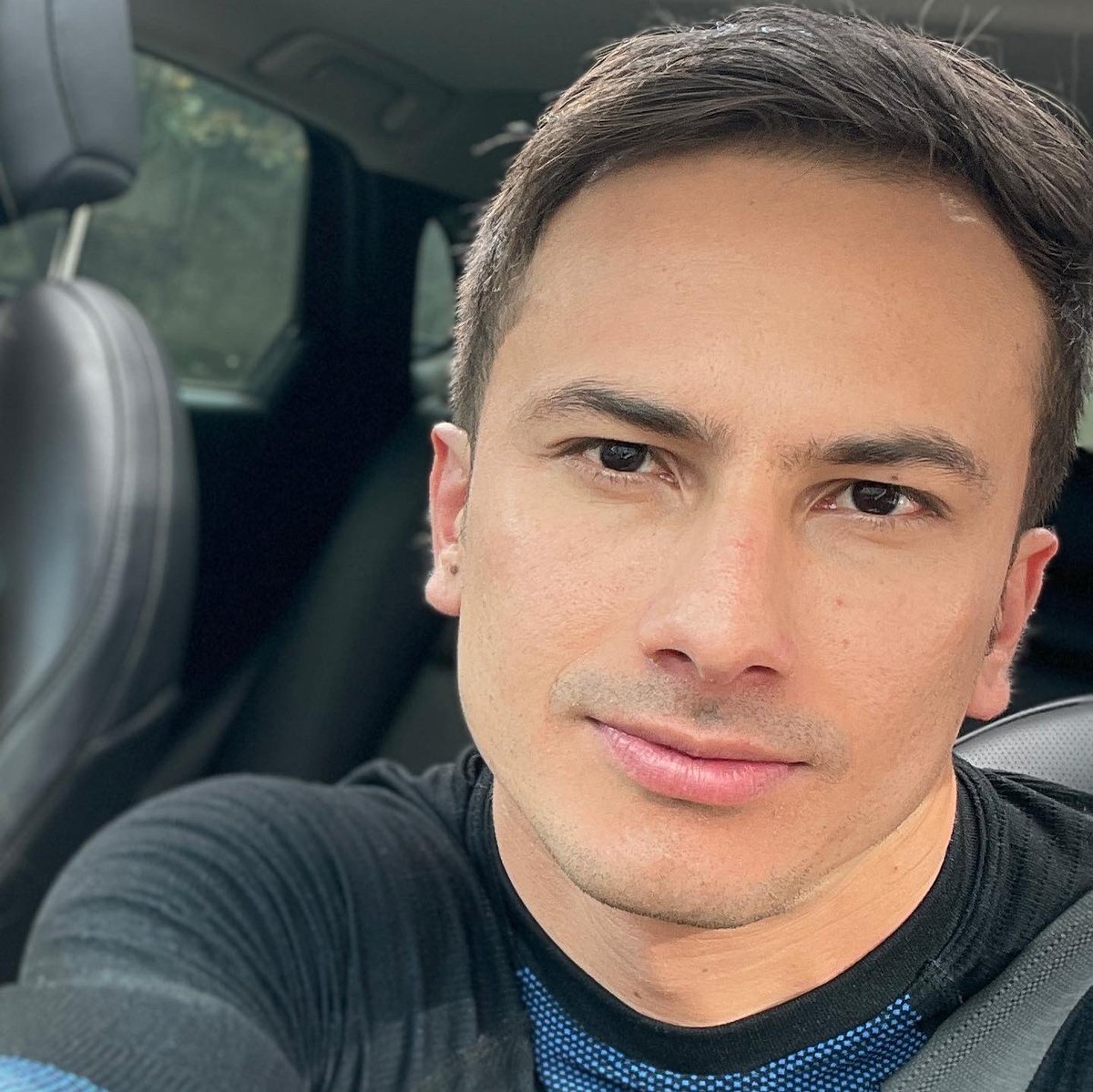 franksaenz_'s tweet photo. Cuénteme, están teniendo un fin de semana SERIOUS 😎??

#smile #happy #workout #face #fit #smiling #serious https://t.co/YvuIDpYdns