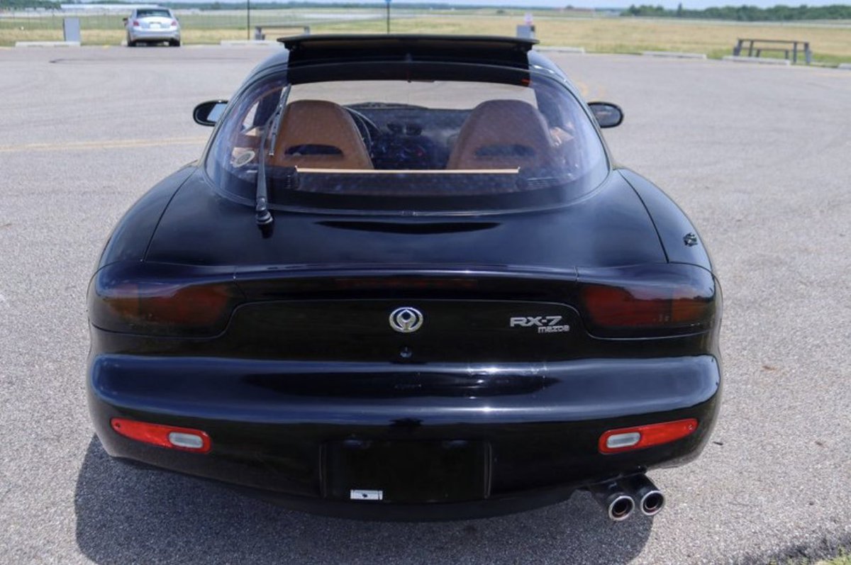 GrAutoGalllery's tweet photo. 1993 Mazda RX-7
⚙️ 1.3L Rotary
🛣 61k miles

This lightweight agile sports car is boosted by a 1.3L turbocharged Rotary FI engine. The car is known to be one of the best responding vehicles you may ever drive. It's a lot of fun, and features a sporty interior with a sunroof. https://t.co/7o6eO5NQhb