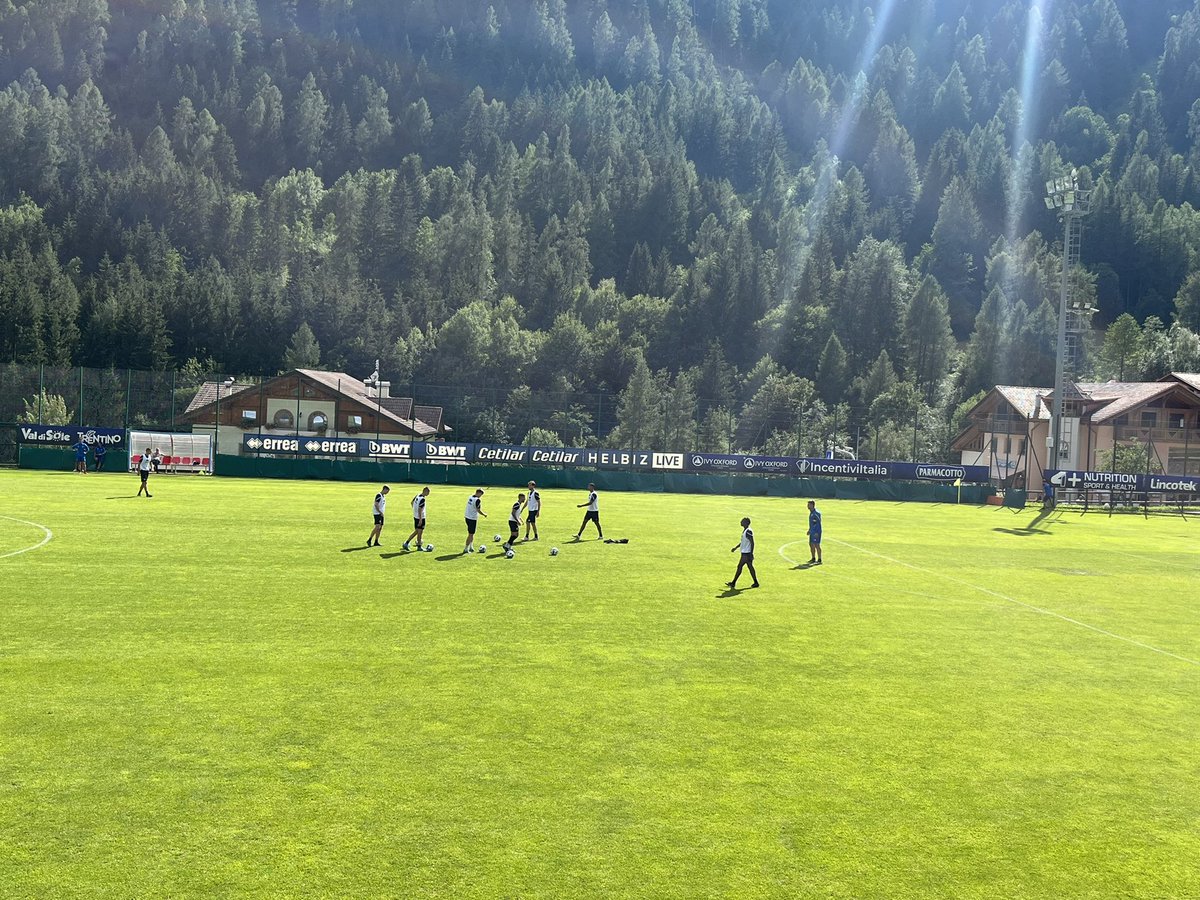 guglielm87's tweet photo. ParmaA vs ParmaB: da un lato Romagnoli-Osorio centrali, Vazquez dietro Benek con Tutino largo a sinistra nel 4231

Dall’altro Circati-Valenti al centro, Delprato terzino destro. Davanti Inglese. Buayi-Kiala con Sohm in mezzo #valdipeio⛰ https://t.co/Xgi2RPw57C
