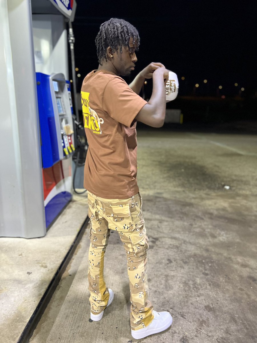 gpszay's tweet photo. I Treat Da Smokers 💨Just Like Fam 🤞🏾Can’t Let Em Lose My Number 📲Dey Buy Way Too Many Gramz 💸…
#GPS🛣 #TPM💰#Supreme 🐶 https://t.co/QeLgM0UHq6