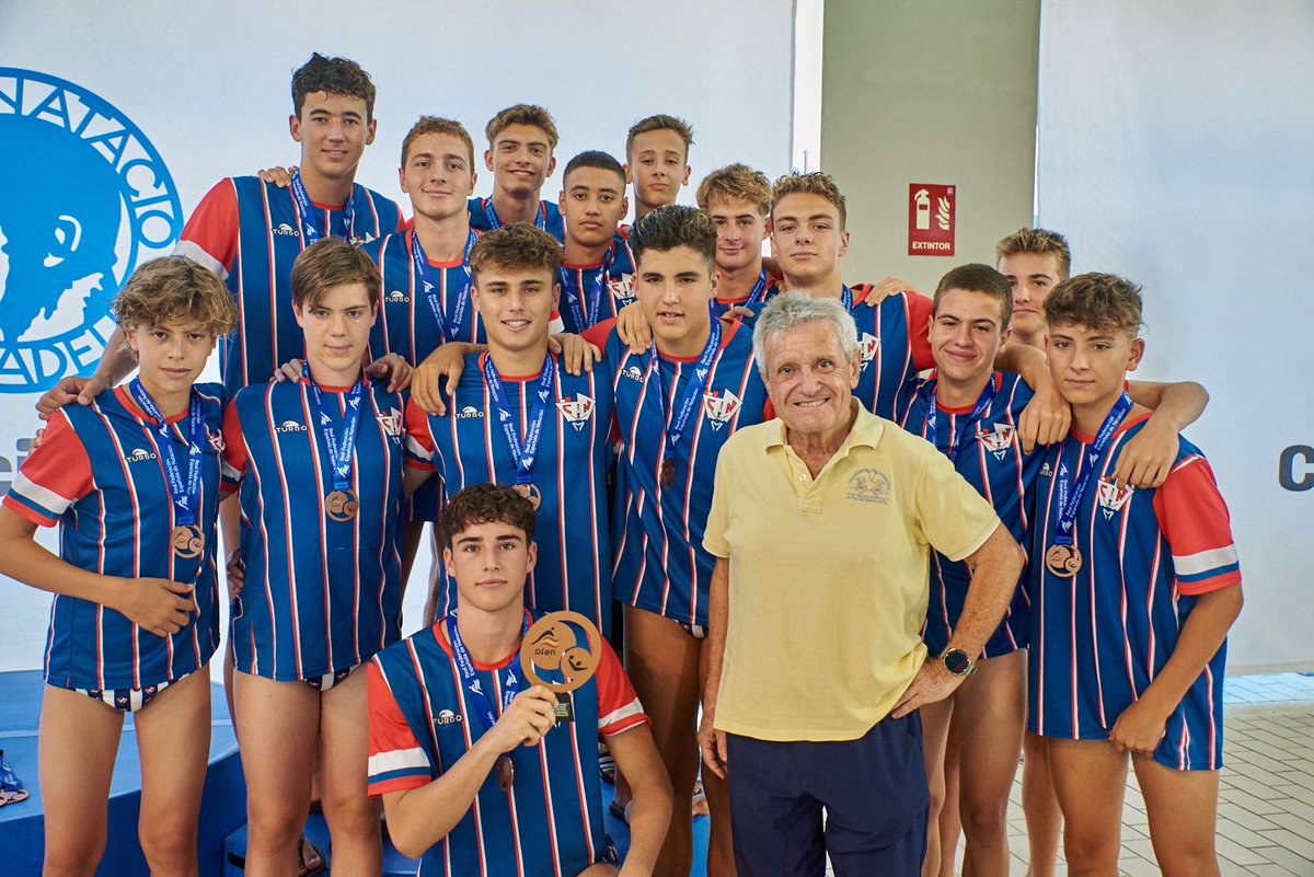 cnmataro's tweet photo. El nostre equip cadet masculí de 🤽‍♂️ venç el @WaterpoloCanoe (6-4) i guanya la medalla de 🥉 del campionat d'Espanya que s'ha jugat a @CN_Sabadell 
Felicitacions a tots;
Llegiu l'acta del partit:
https://t.co/RjdrPpmOlM https://t.co/xSKT2Tut6O