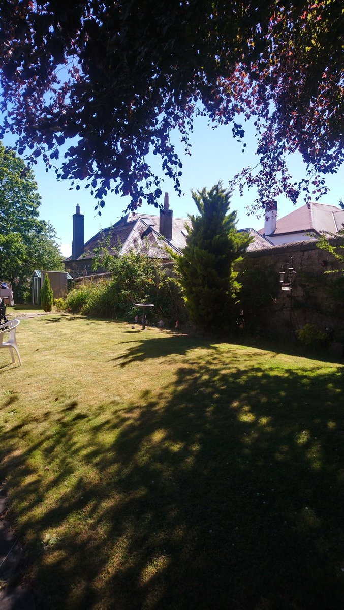 mahriedgar's tweet photo. Outdoors in the sun, residents staff and families. What better way to enjoy your Sunday in the care home @CareInspect @CarersScotland @Jordo881 @helenskinner99 @Salstweeting https://t.co/04U1AmZ6zG