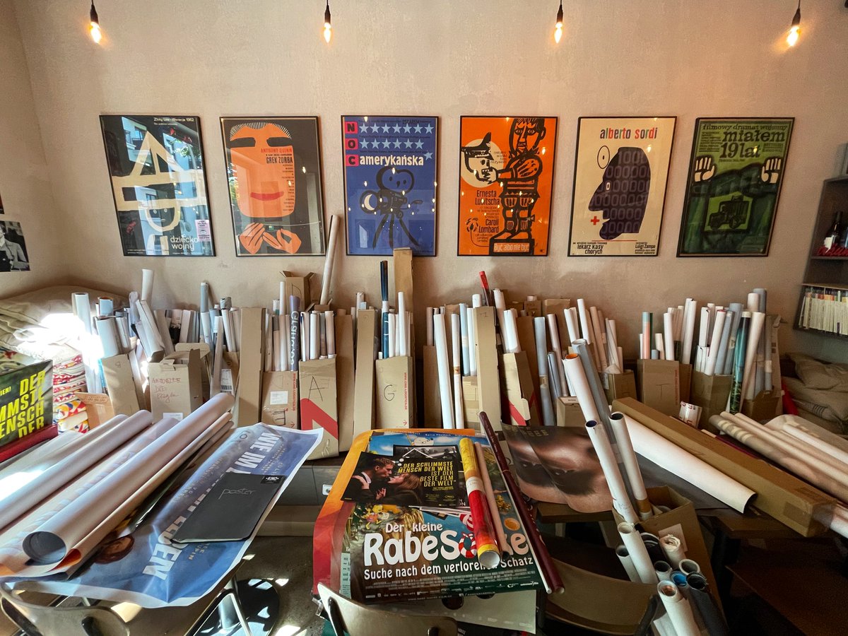 Oooooh. Il Kino in Berlin is having a poster sale selling lots of old/new movie posters. 👀 <a href="/ilKinoBerlin/">IlKinoBerlin</a> Anyone need one? 😅