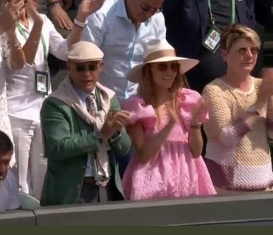 sabzyc's tweet image. Oooo so it’s Djokovic’s wife that has come to the final in fancy dress. 

Rachel Green would be very proud! 

#wimbledon #Wimbledon2022 #djokovic #djokovicwife #Kyrgios #tennis #friends
