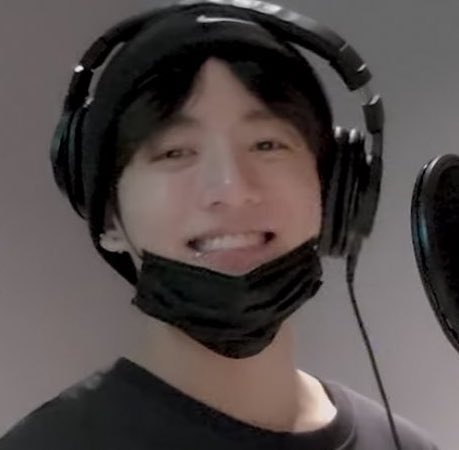 _fancyjoy's tweet photo. his cheeks 🍞🤏🏼 https://t.co/XUOWIKYZYo