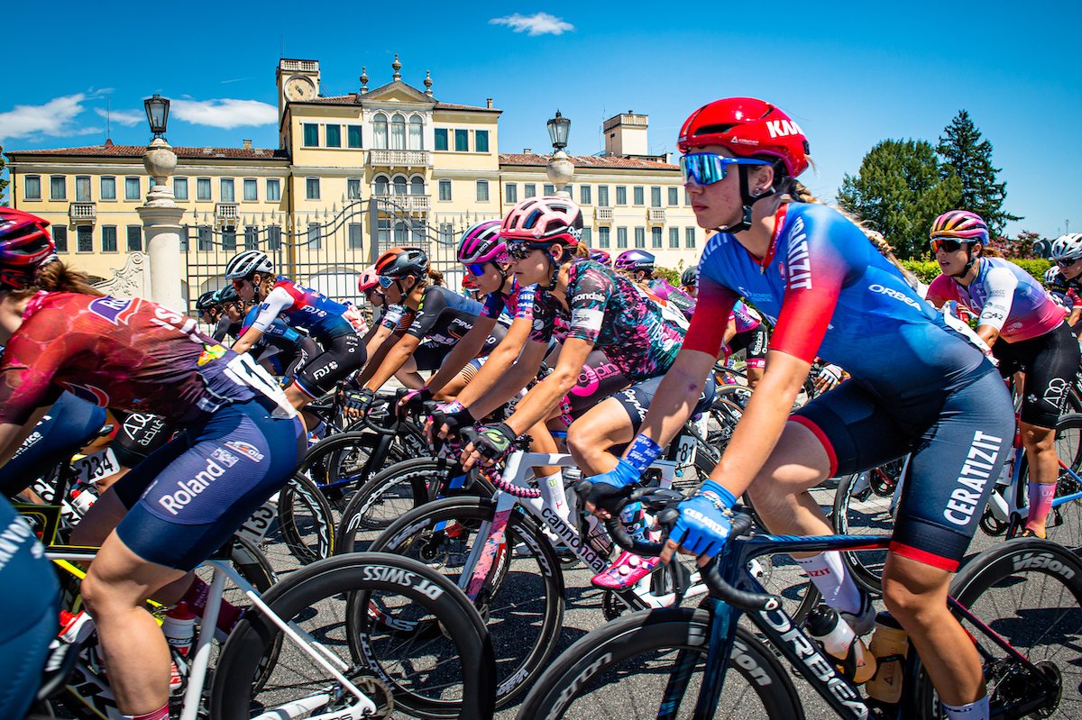 "The finish was super fast. <a href="/LinTeutenberg/">Lin Teutenberg</a> helped guide me through the bunch &amp; it was great to be able to learn from her experience... After that, I tried to do my best. I am really pleased with Top 10"- Martina Fidanza.

Top 10 for Martina <a href="/giro_donne/">Giro Donne</a> 🙌

bit.ly/3nScs6d