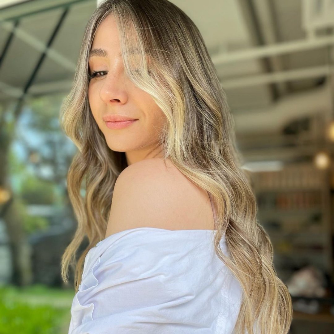 artelsalon's tweet photo. Summer Hair 🏖

@marinadoes_hair with the perfect highlight placement to make this colour POP 💥

#yvrhair #yvrsalon #vancouverhair #vancouversalon #vancouverblonde #vancouverbalayage #vacouversmallbusiness #vanacouverstylist #yvrstylist #vancouverhairstylist #yvrhairstylist https://t.co/XS5mzHcjpQ