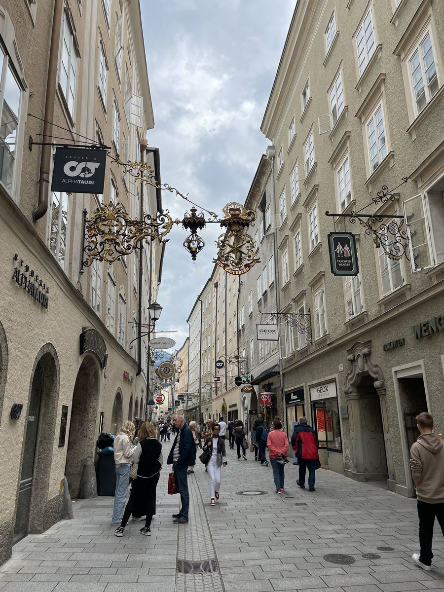 AleksandraRaut2's tweet photo. Enjoyed exploring beautiful #Salzburg today. Now looking forward to an ESU/ Weill Cornell Master Class in Urology to begin! #esu #urosome #openmedical https://t.co/82g84mFtow
