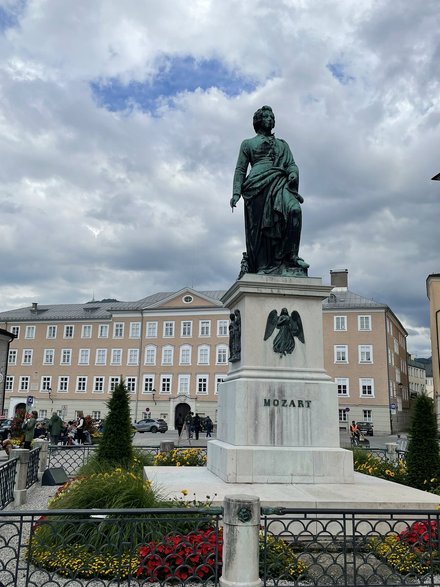 AleksandraRaut2's tweet photo. Enjoyed exploring beautiful #Salzburg today. Now looking forward to an ESU/ Weill Cornell Master Class in Urology to begin! #esu #urosome #openmedical https://t.co/82g84mFtow