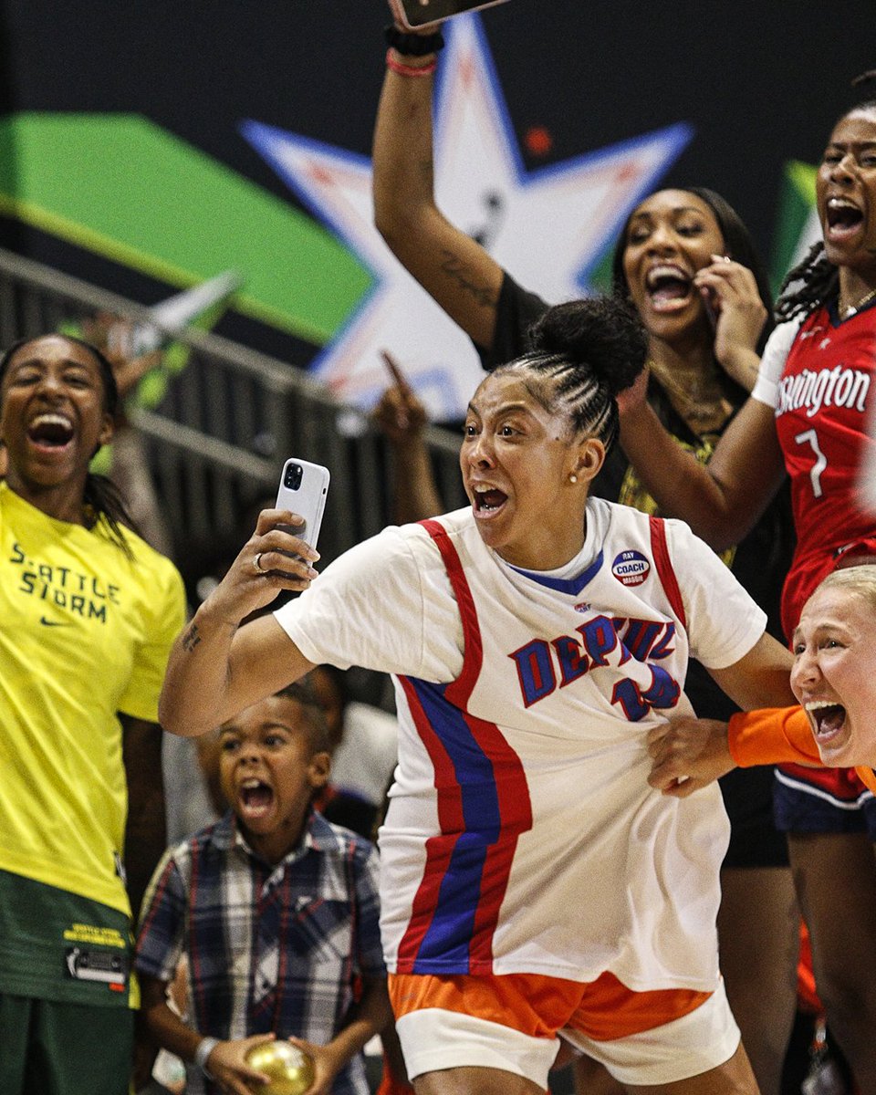espnW's tweet image. Caption this 🤣 

📸: @jgrohoske9, @WintrustArena