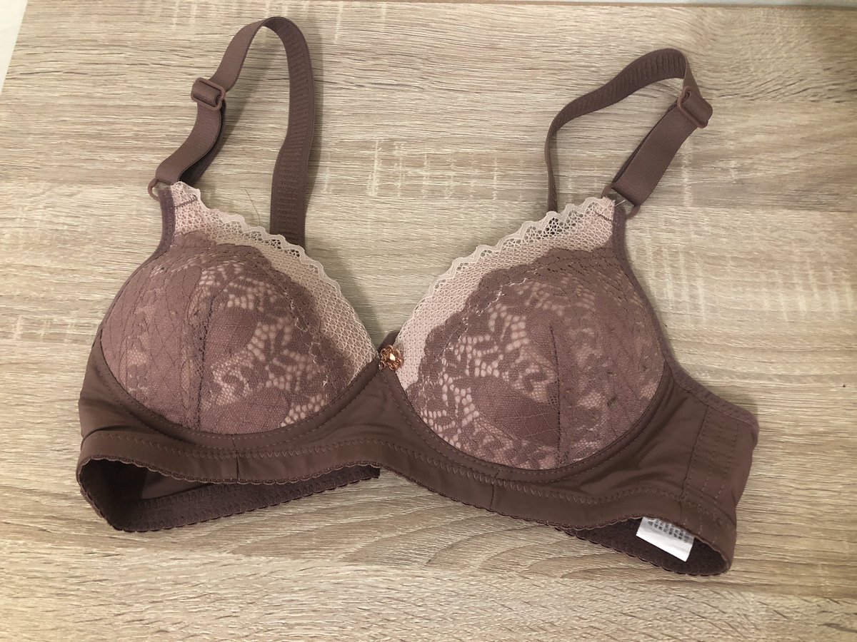 wei_original's tweet photo. 曾經有人說微的商品價格比較高

我這邊賣的是日常穿著，淘汰下來的，每一件都穿過好幾次，並不是那種為了販售而��購買的

微販售的是真正的日常私著，有喜歡的哥哥歡迎私訊詢問，以下三件內衣款式，一件400 https://t.co/leVdu6hUZy